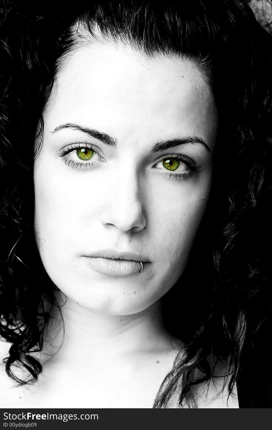 Black and white close portrait, impressive green eyes