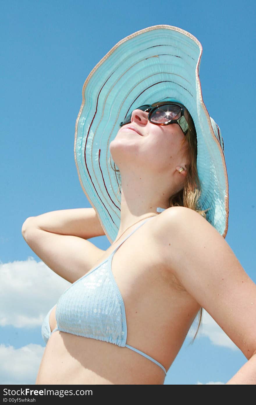 Beautiful girl  in a hat on a beach. Beautiful girl  in a hat on a beach