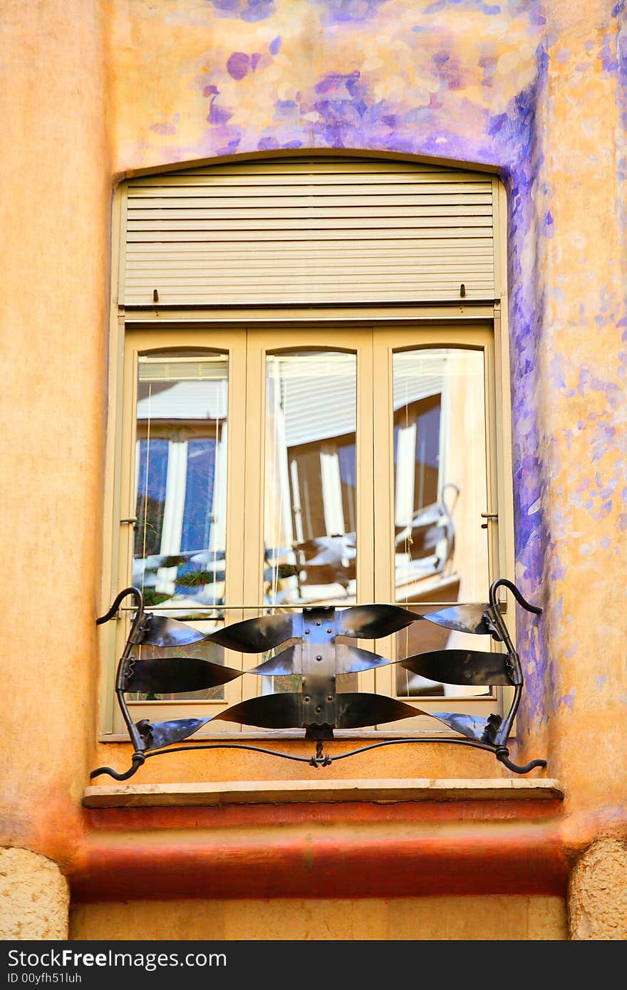 La Pedrera exterior - windows