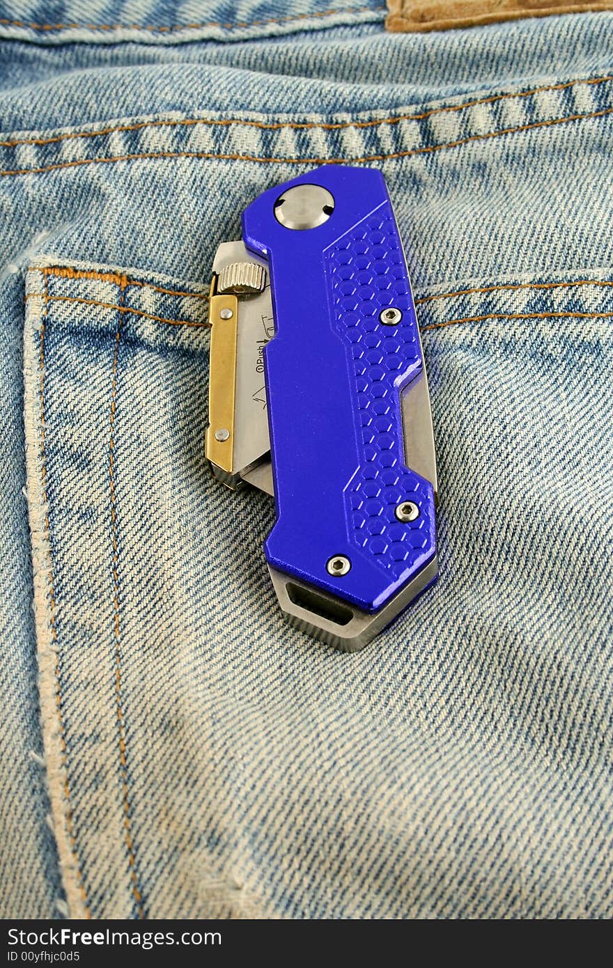 Blue anodized contractors razor knife