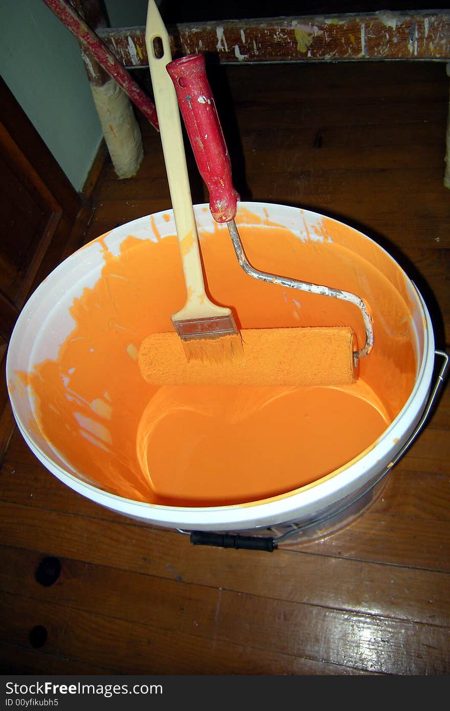 Orange paint