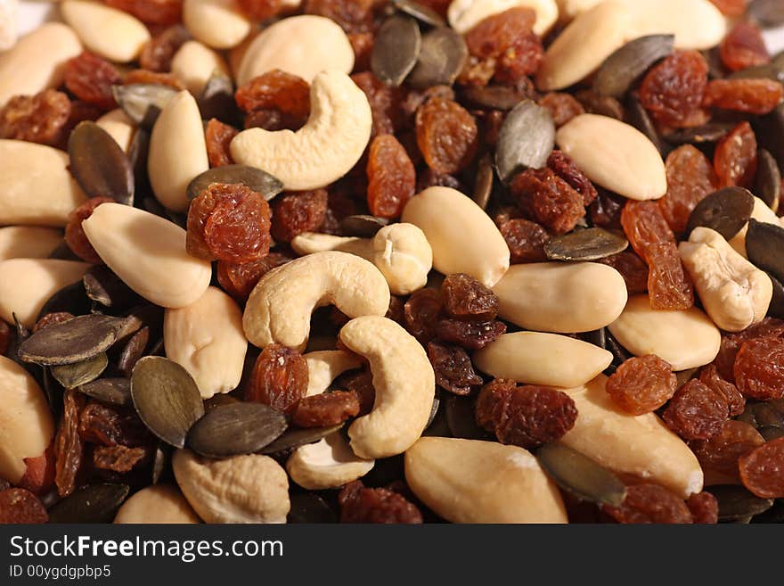 Raisins, cashew, pumpkin seed and paranuts .