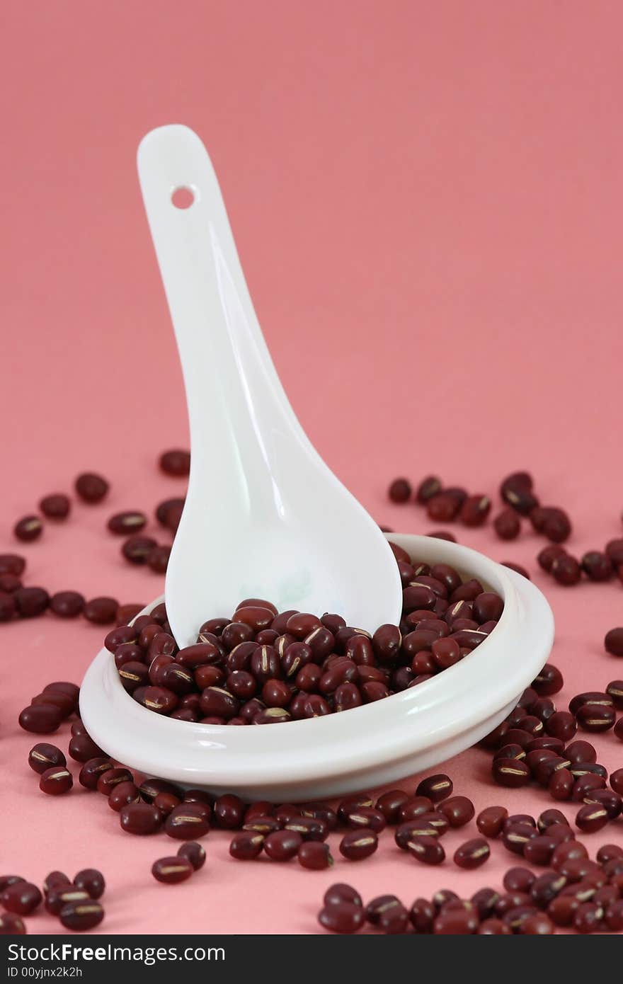 Beans in the spoon and cup