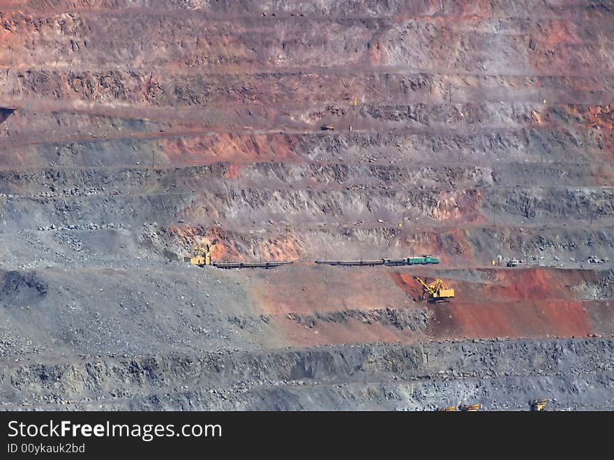 Industrial extraction of iron ore and technology of loading