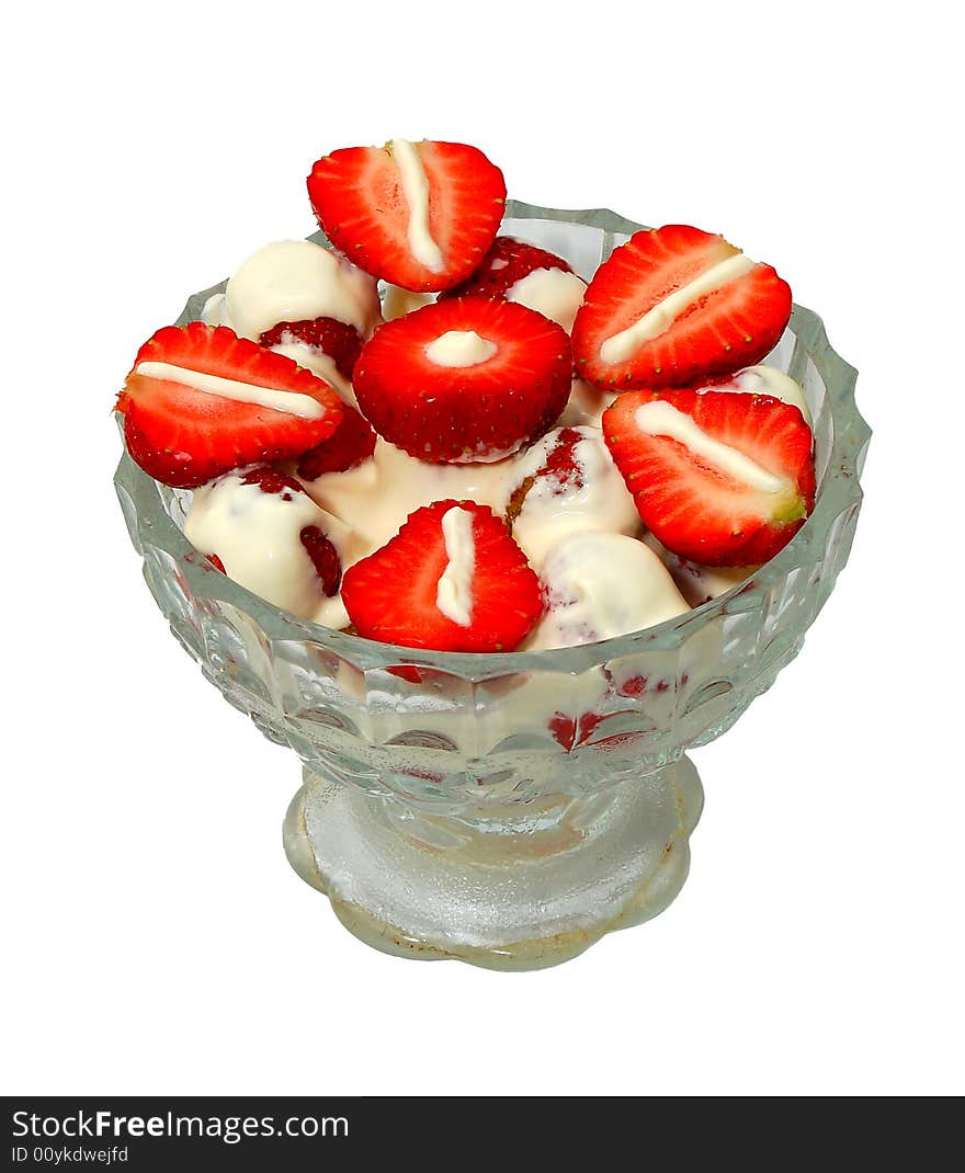 Creamed strawberry slice in glass cup