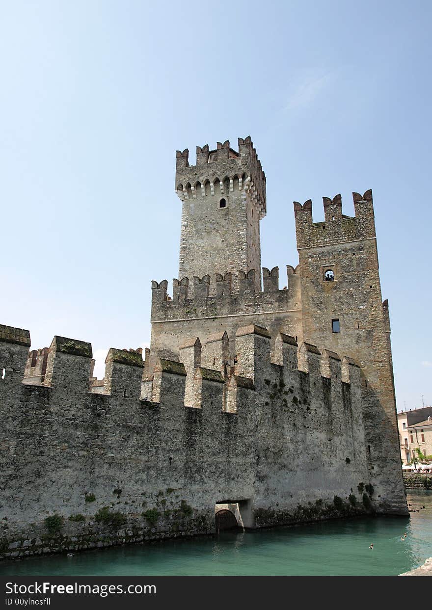 A wonderfull shot of the Sirmione Castle and his fosse plein of water