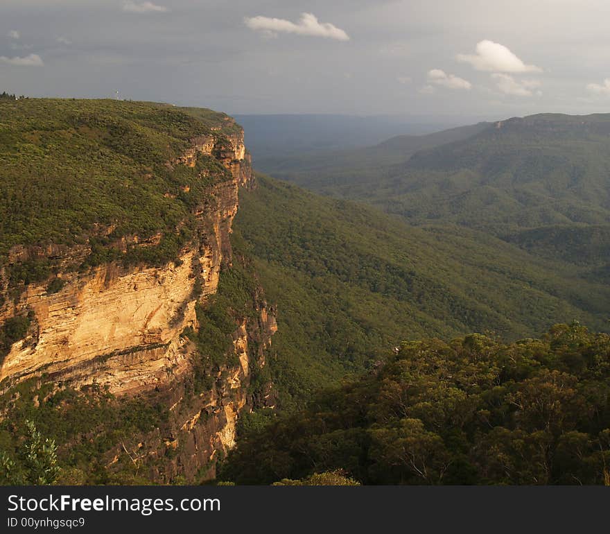 Blue Mountains sandstone crag