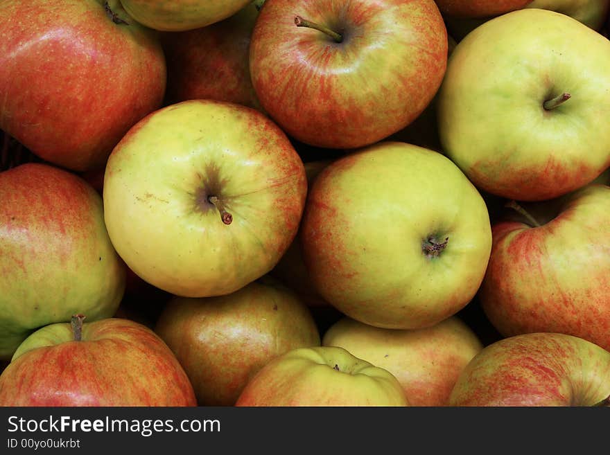 A pile of sweet apples at a farmers market