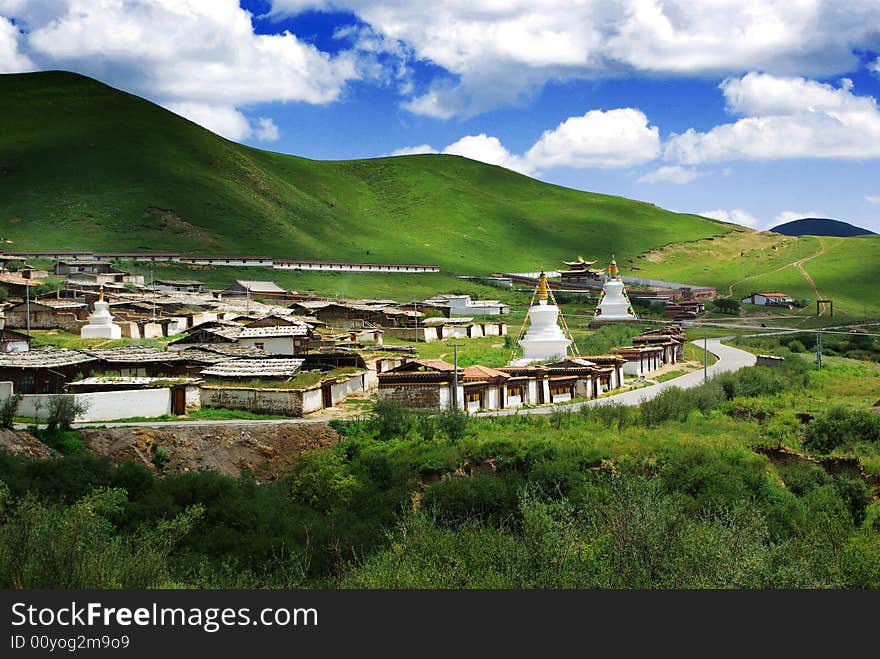 In the Sichuan TANG Ke Suokecang Temples