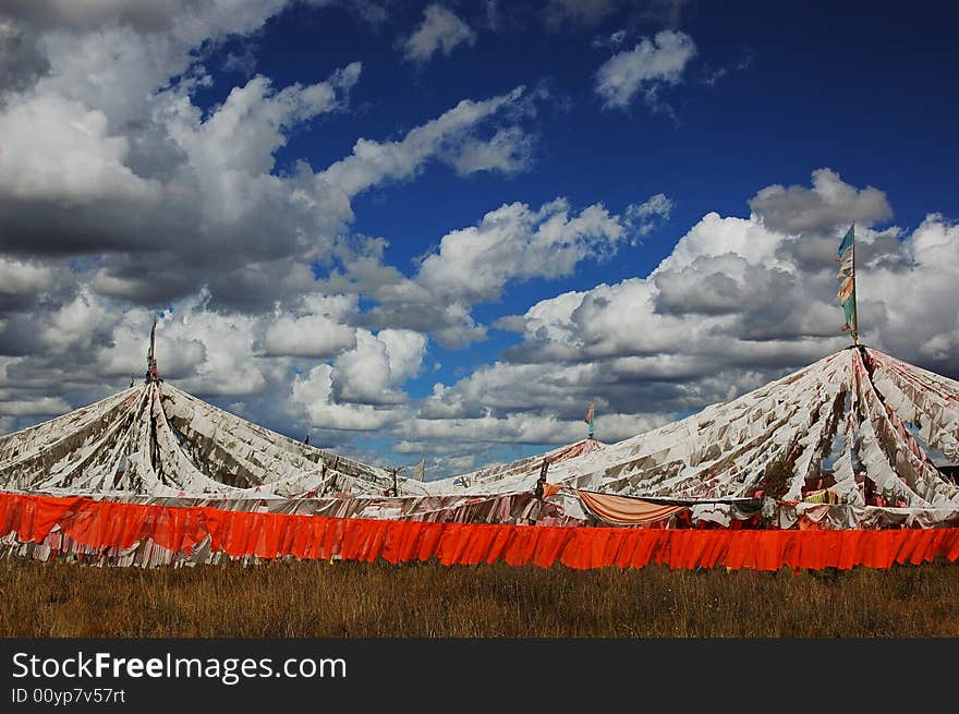 When we travelling in Tibet, we saw a lot of Tibet flags there. When we travelling in Tibet, we saw a lot of Tibet flags there.