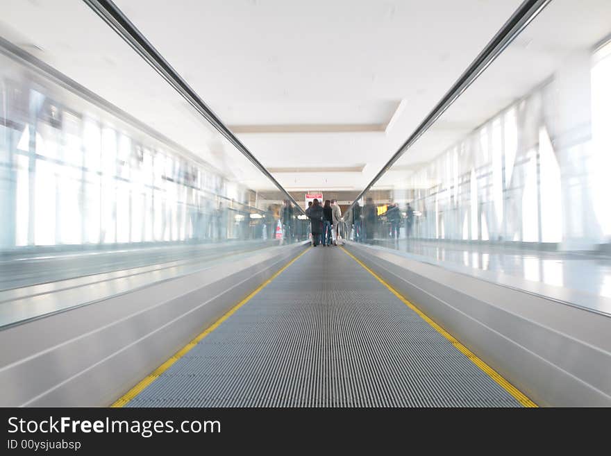 Moving path in a modern footbridge