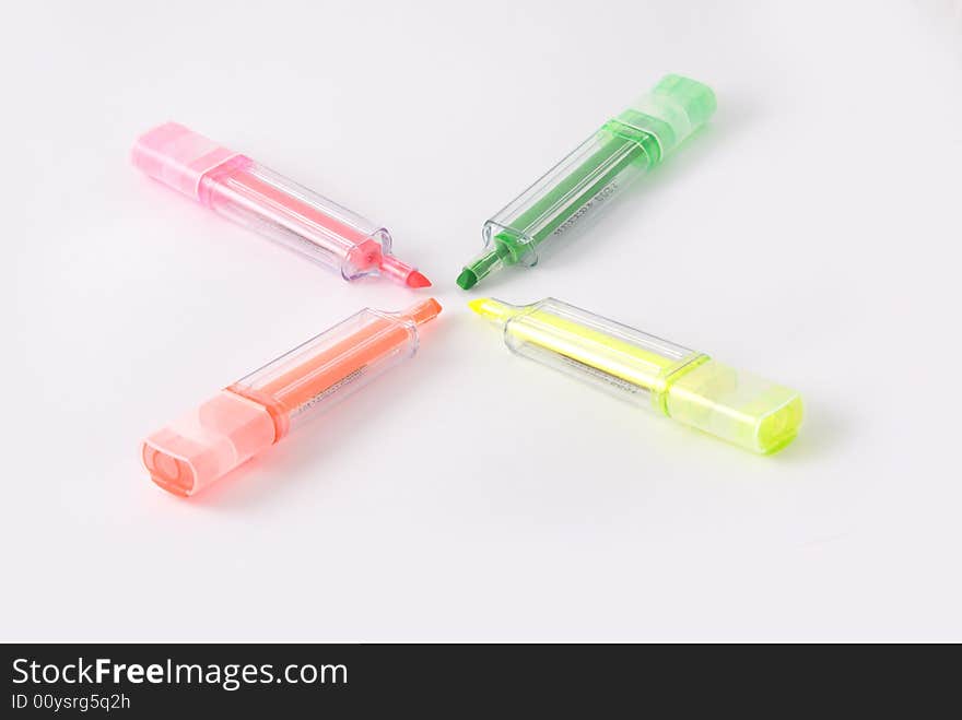 4 Highlighting Pens with different bright color, head to head