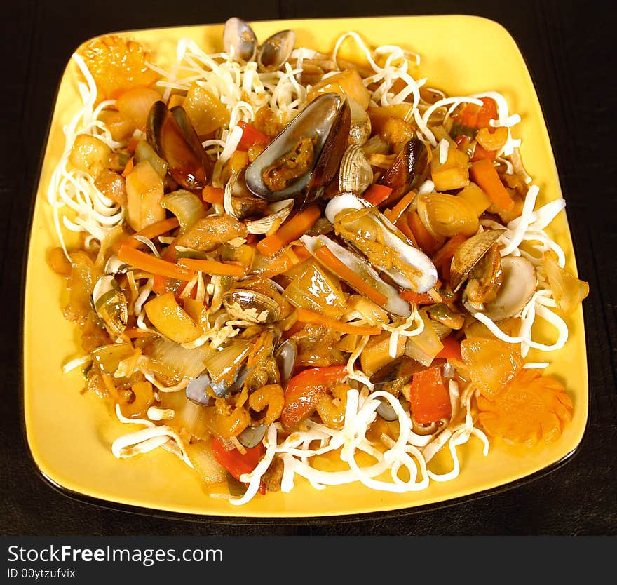 Cheung sao mien is a chinese dish with seafood