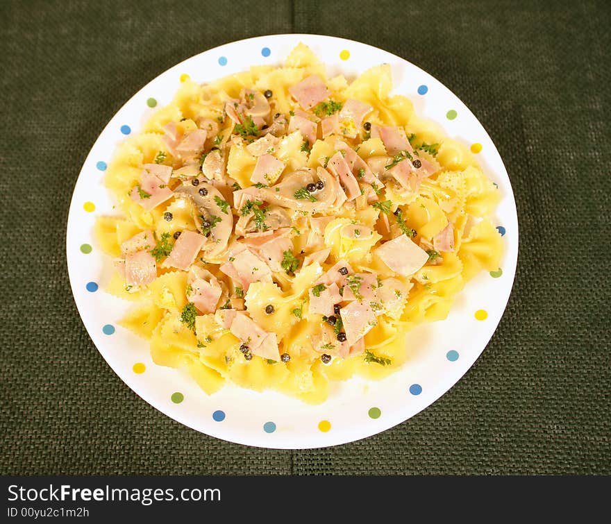 Bow tie pasta with pepper corns and creamy sauce