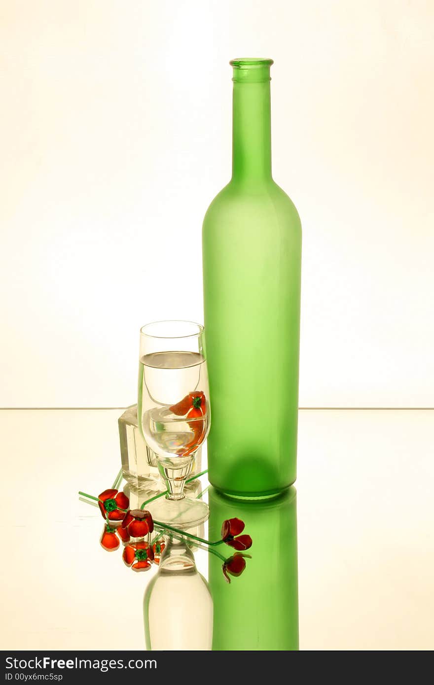 Glass; red; Green; wine glass; Bottle;Green; transparent. Glass; red; Green; wine glass; Bottle;Green; transparent