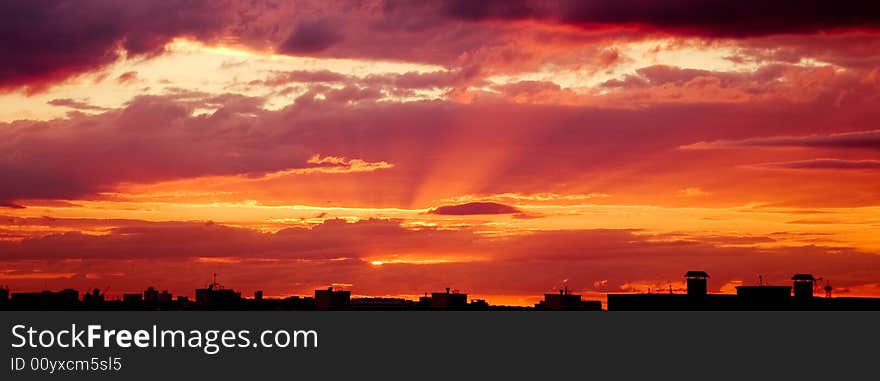 Silhouette of the roofs of houses at sunset.