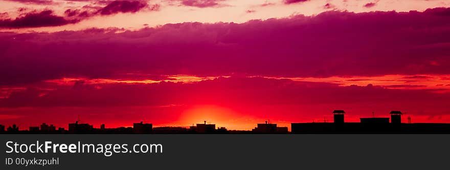 Silhouette of the roofs of houses at sunset.