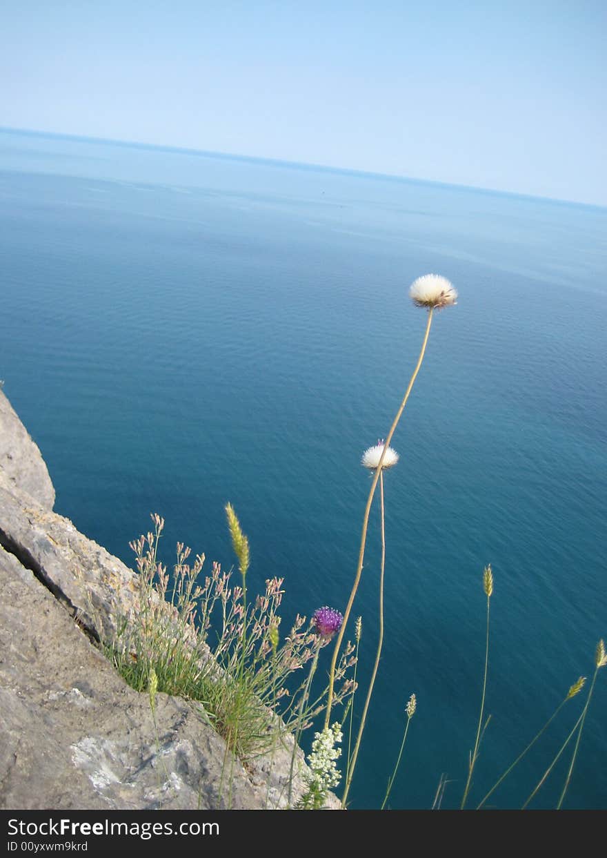 View of Mountains and the sea