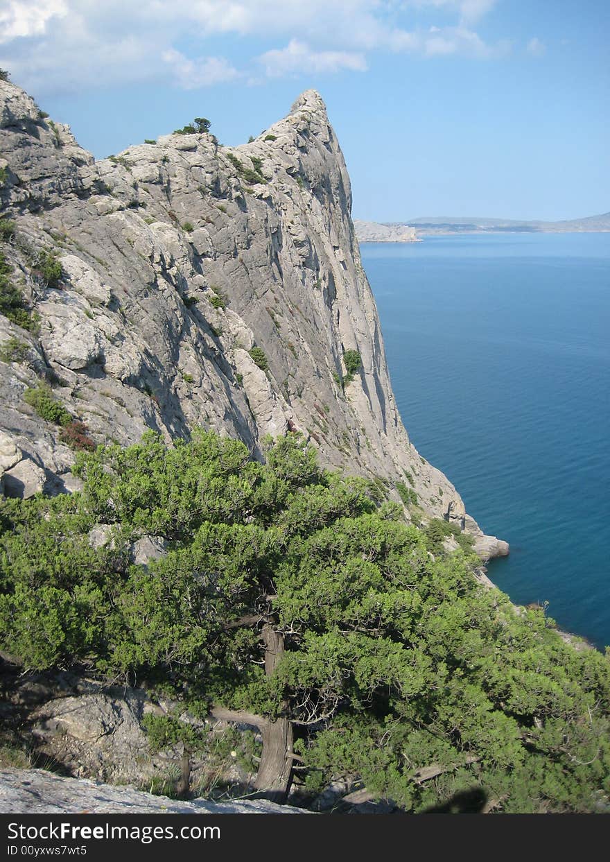 View of Mountains and the sea