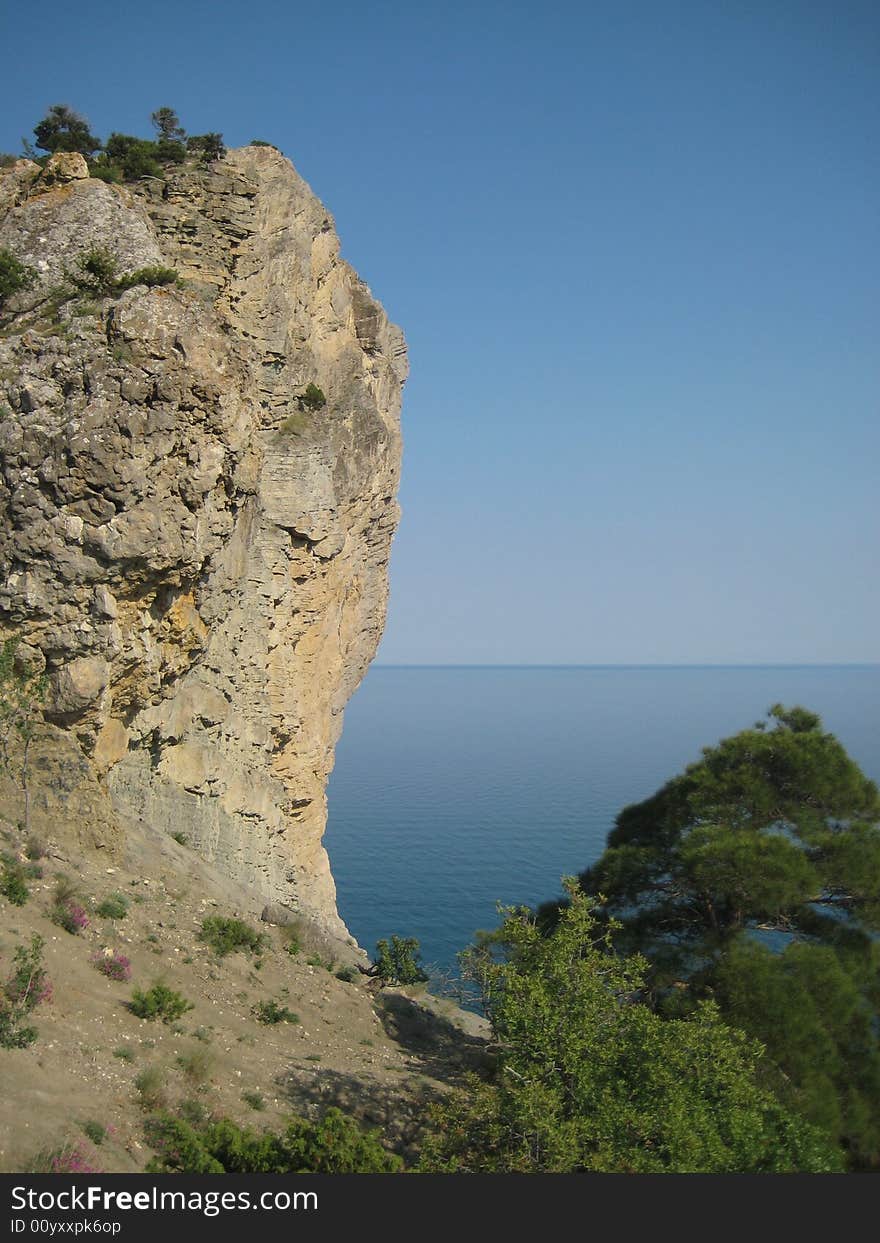 View of Mountains and the sea