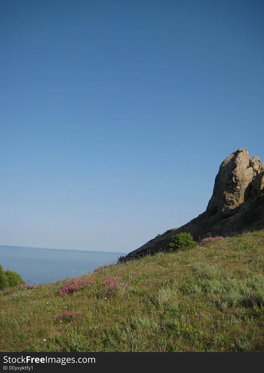 View of Mountains and the sea