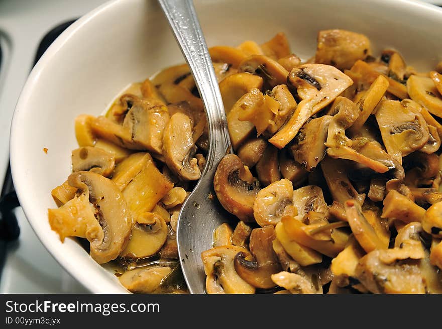 Oily Stewed Mushrooms