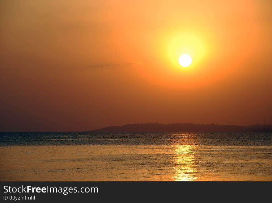 Gold sunset on the sea