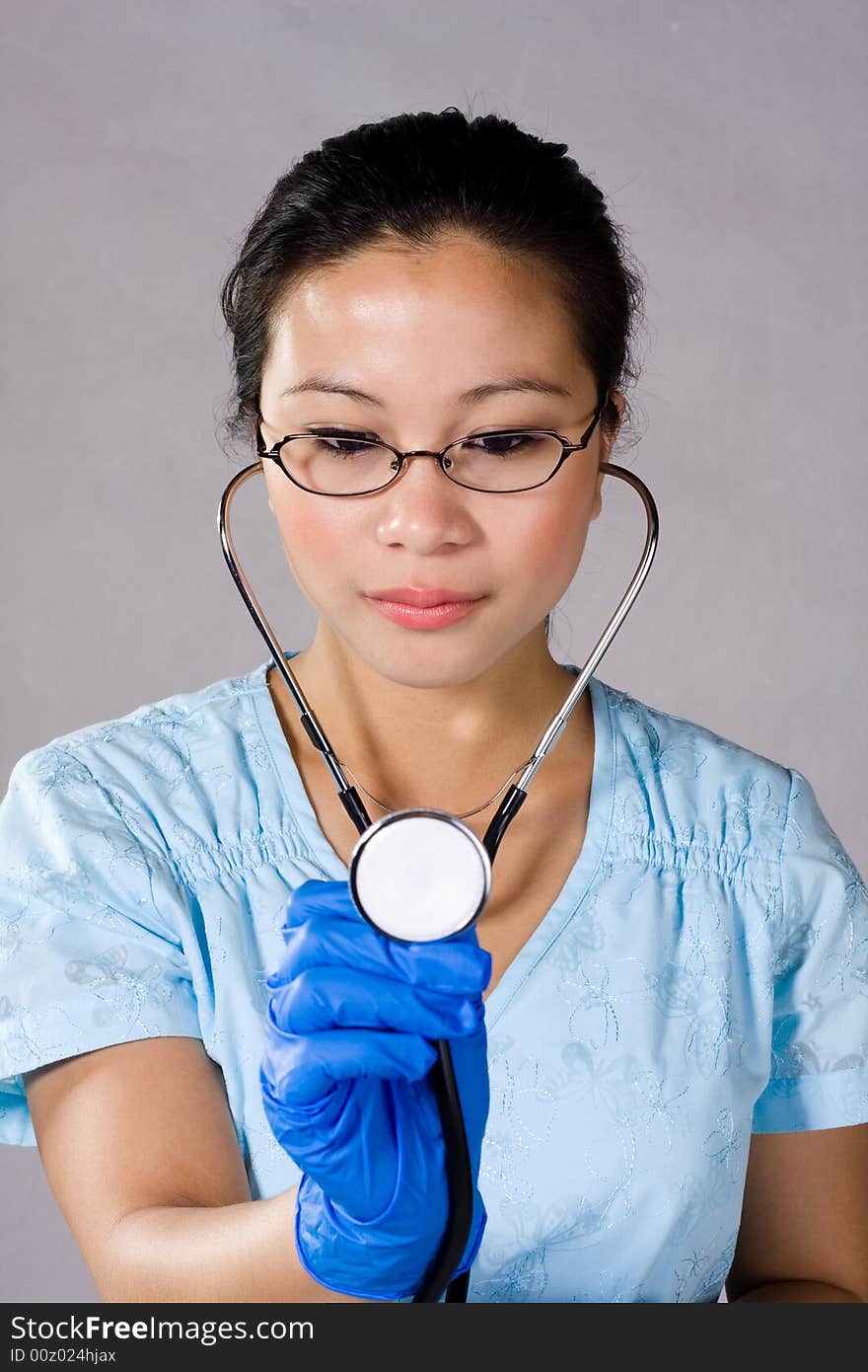 Nurse listen through the stethoscope.