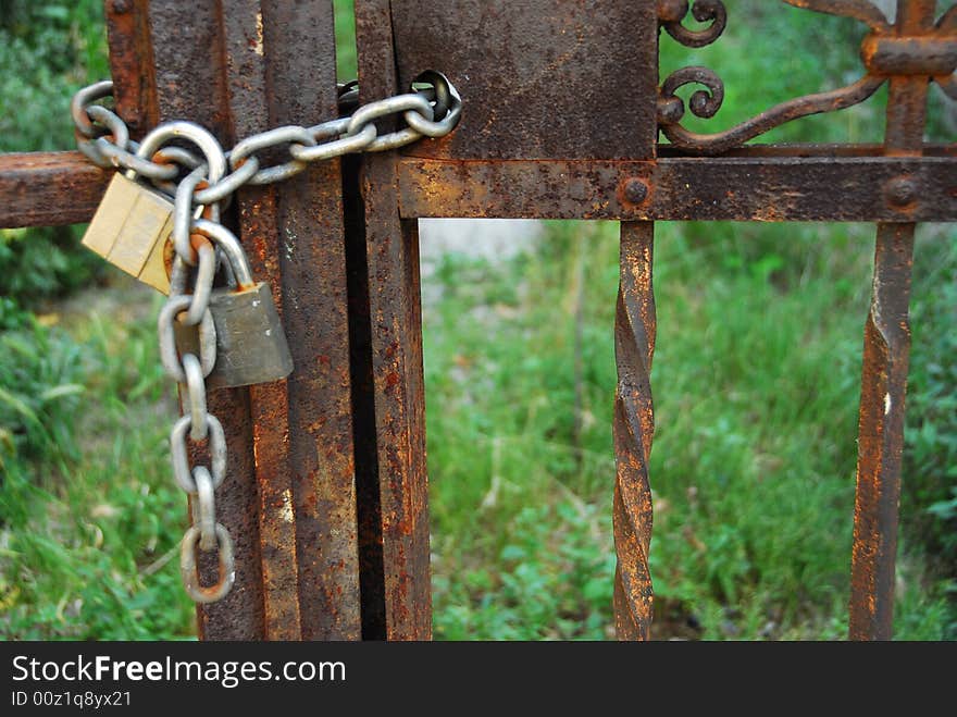 A chain is blocking the entrance to a garden area