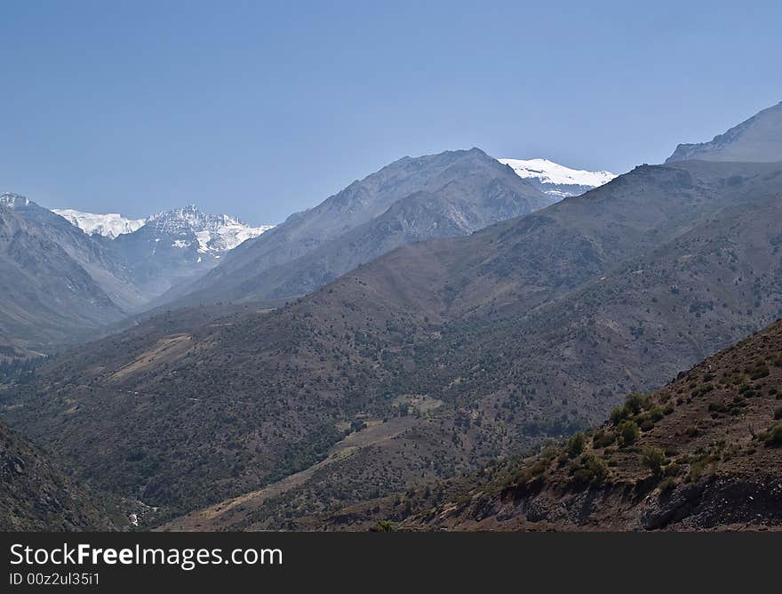 La leonera and El Plomo mountains