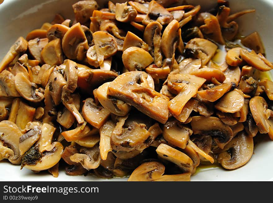 A Plate of oily cold stewed mushrooms after the meal.