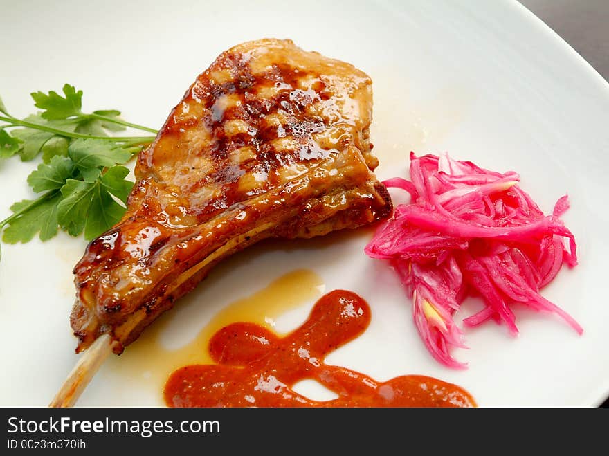 Fried meat with red cabbage