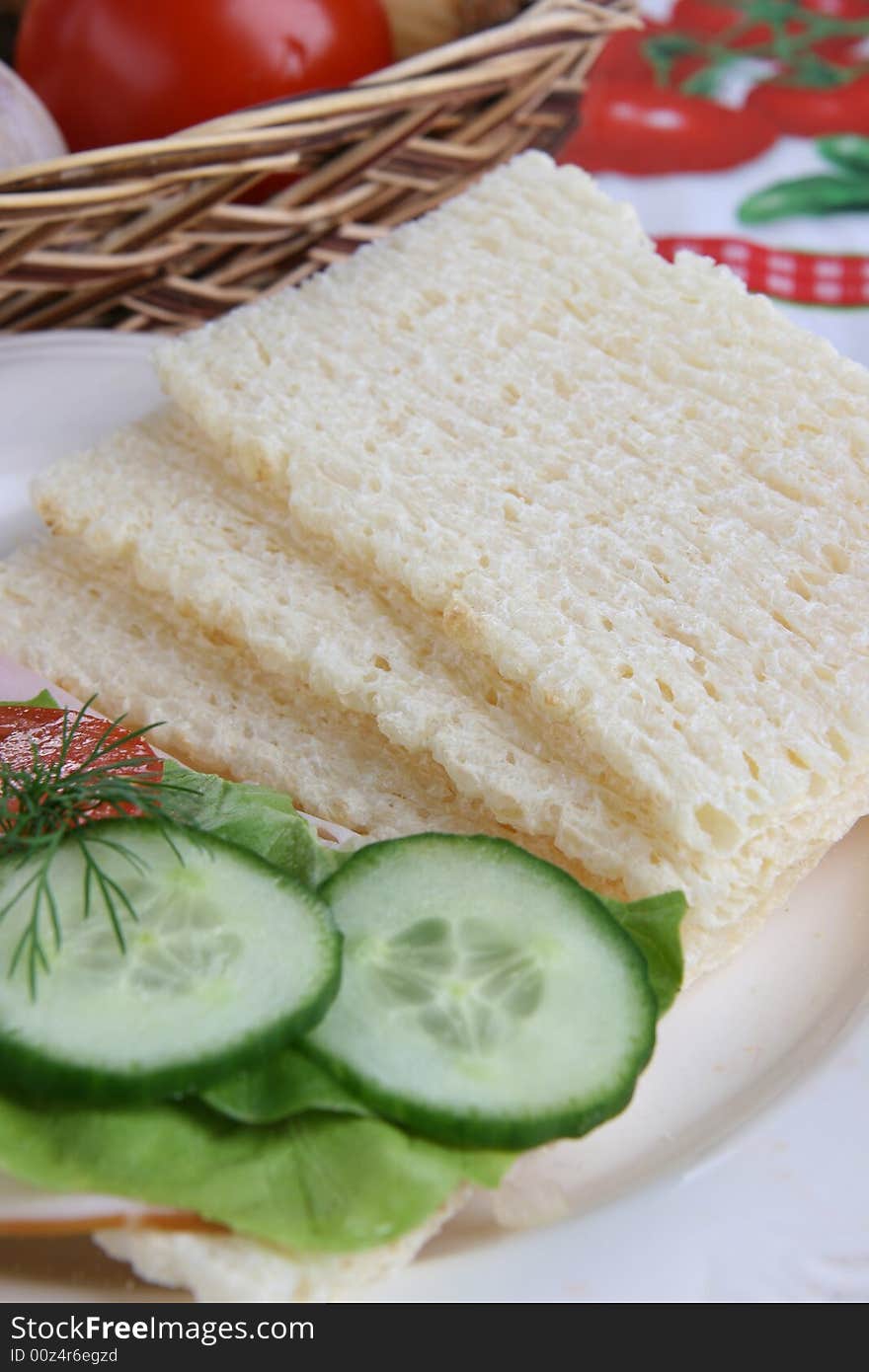 Dietetic bread with cucumber and green lettuce