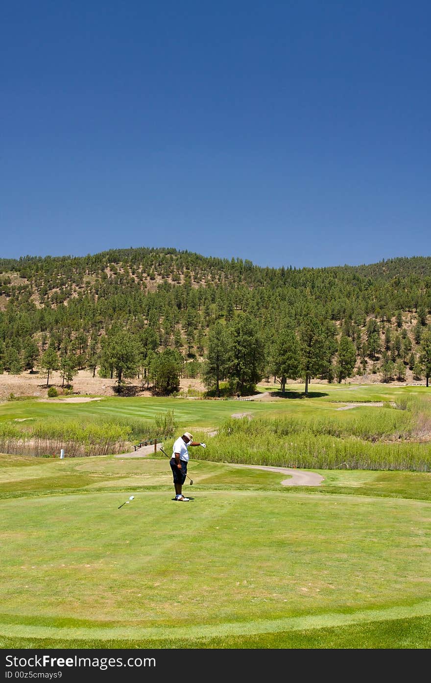 An image of a golfer preparing for a swing. An image of a golfer preparing for a swing