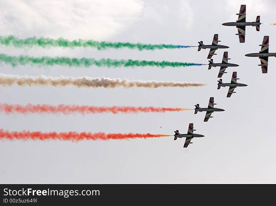 Italian arrows plans up in the sky during a show