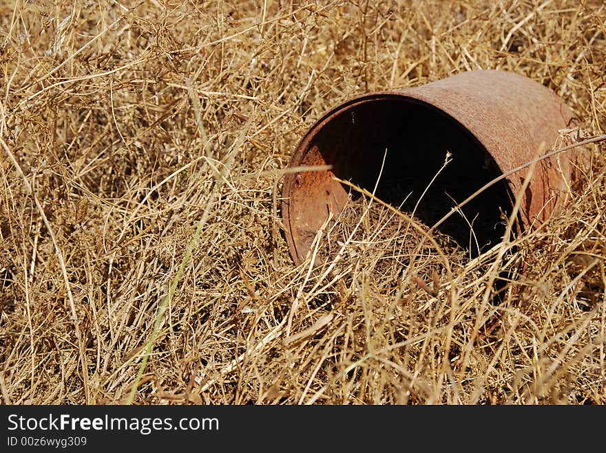 Old bucket on sex in dry sene