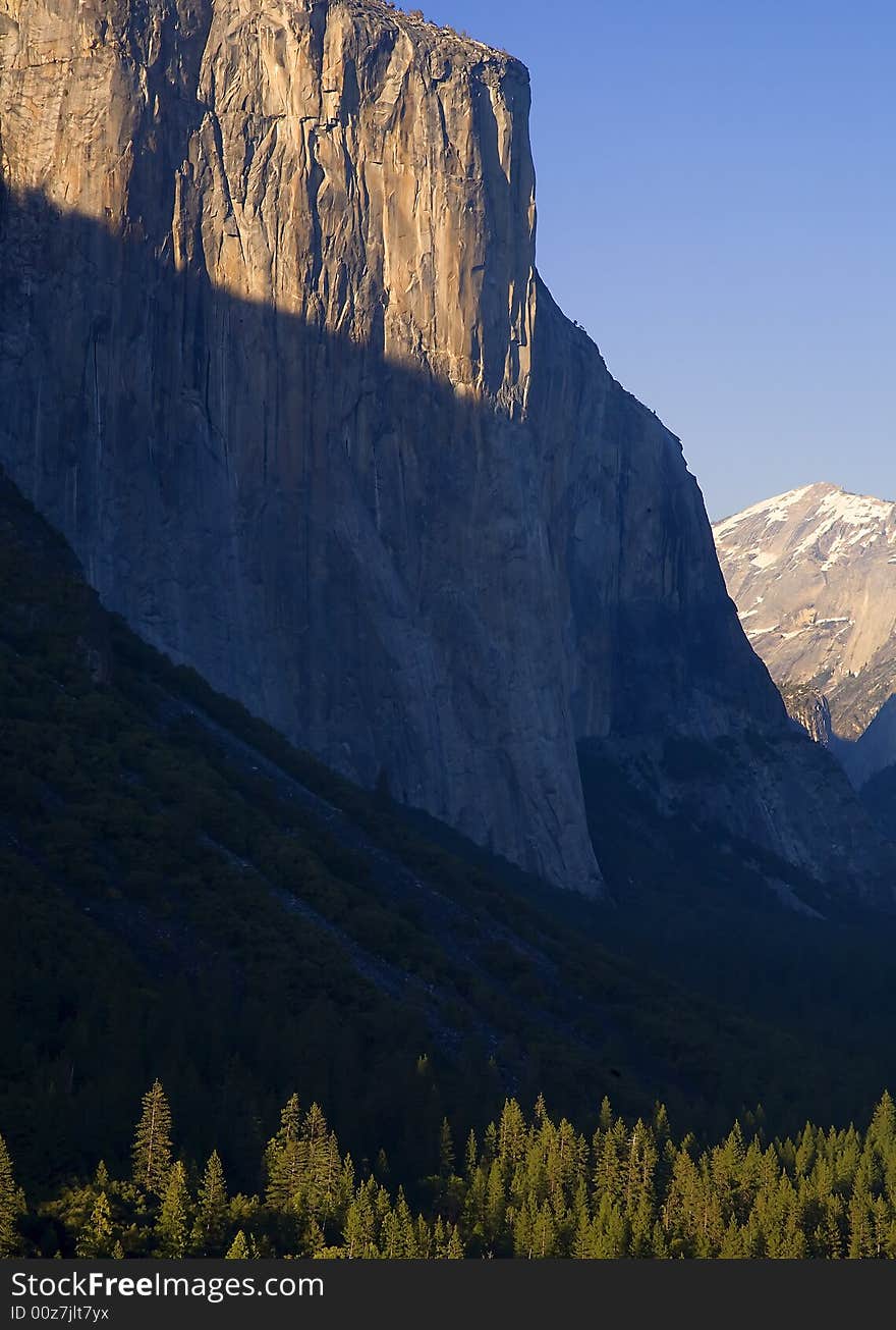 This was an evening shot of El capitan taken from Tunnel View in Yosemite. This was an evening shot of El capitan taken from Tunnel View in Yosemite.