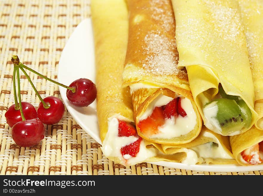 Pancakes filled with berries