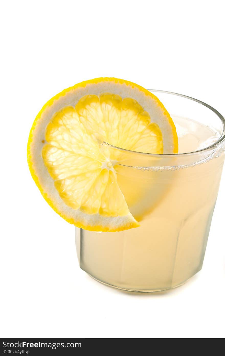 Apple juice with lemon