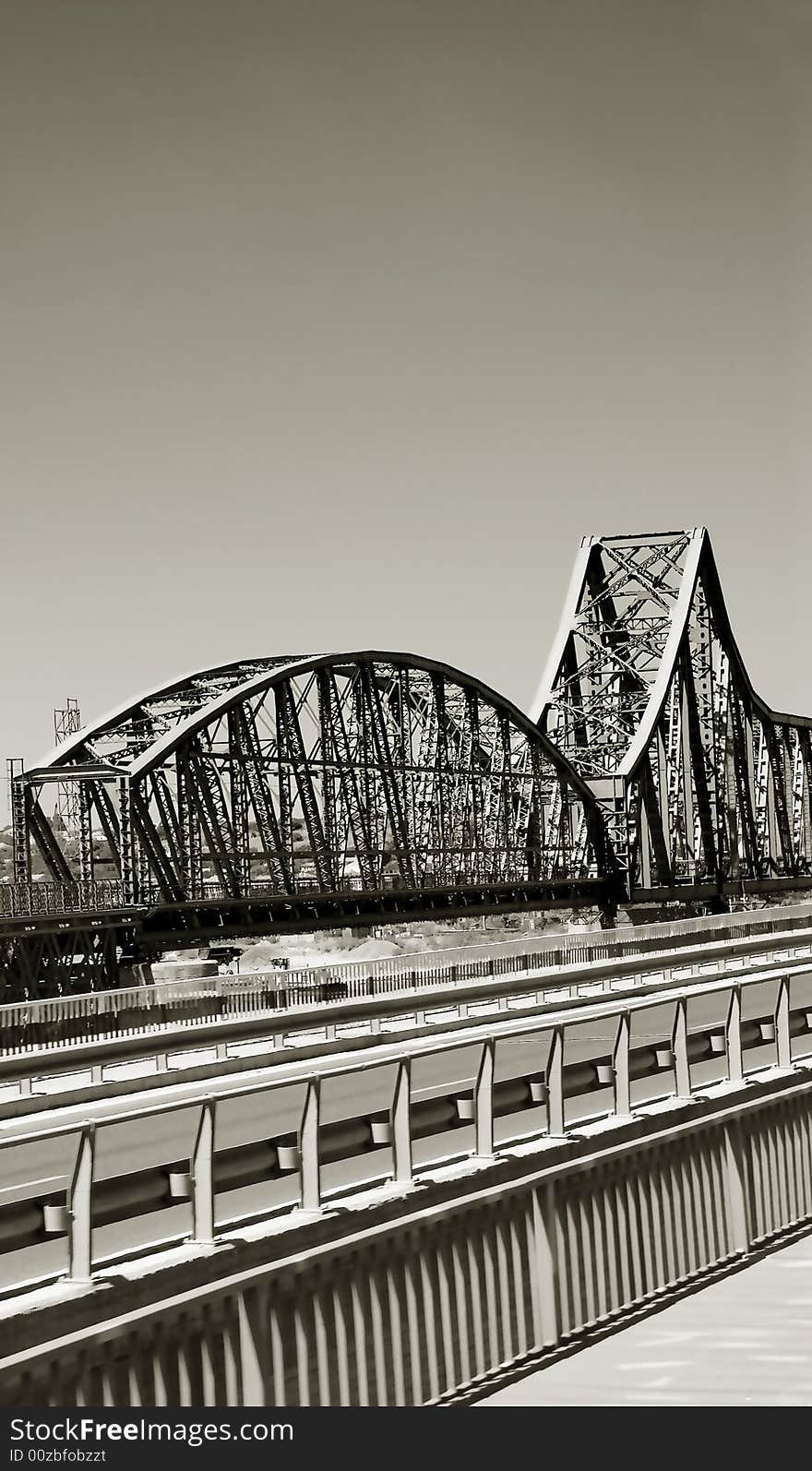 Picture of a bridge in black and white