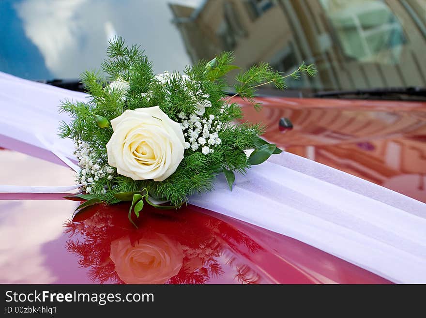 Flowers and car decorations at wedding