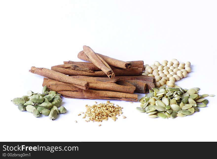 Five ingredients : cardamom, cinnamon, flax, soy, pumpkin seeds. Five ingredients : cardamom, cinnamon, flax, soy, pumpkin seeds