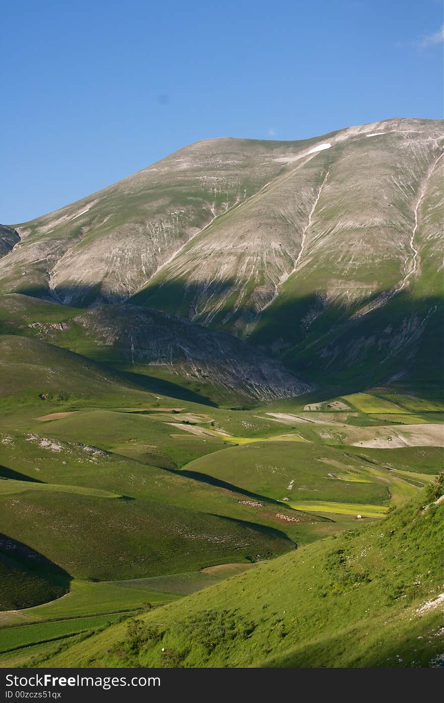 Photo of the Vettore mountain situated in umbria in the summertime