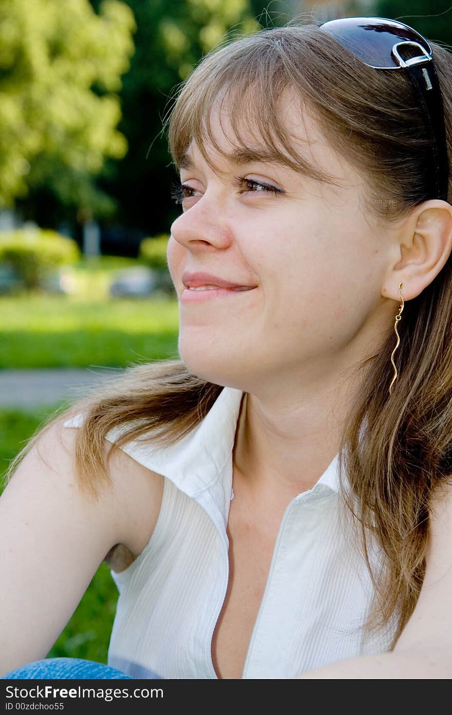 Beautiful smiling young girl in park. Beautiful smiling young girl in park