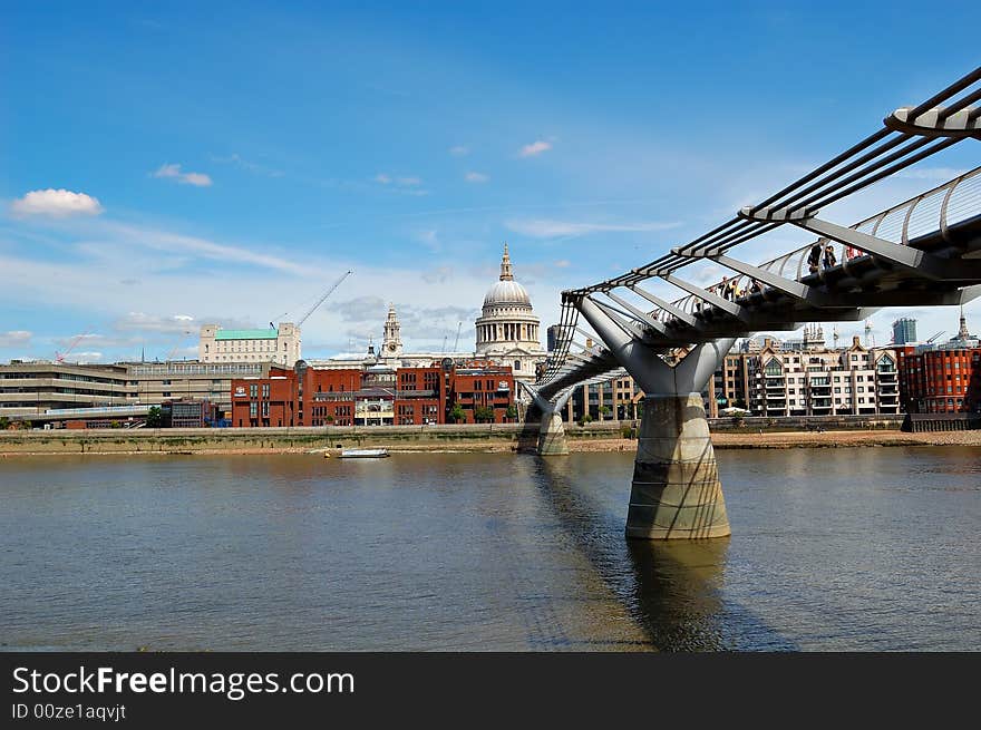 St Paul Cathedral and the Millennium Bridge