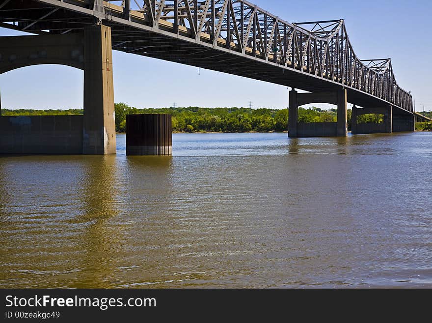 Bridge over the Illinois