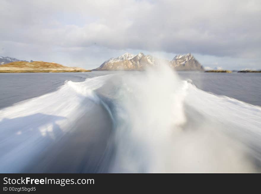 Ship in fast travel, tail