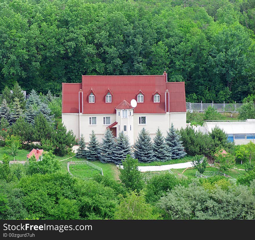 House with nice yard near wood