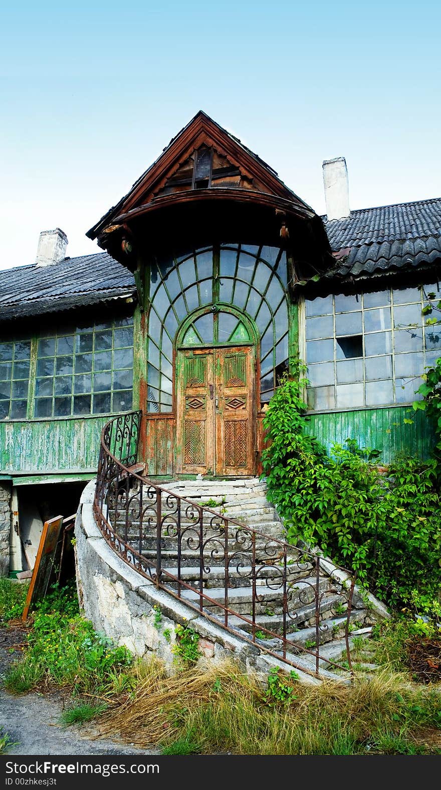 An image of old house with stairway