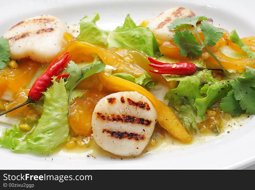 Vegetables and scallops salad